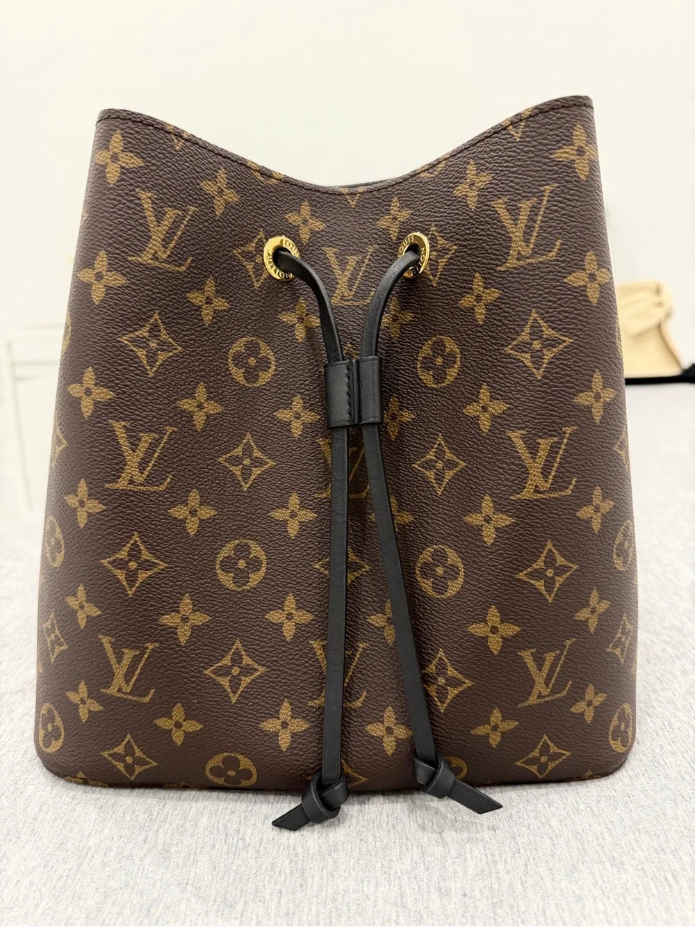 NEO NOE MM Louis Vuitton Monogram Canvas Bucket Shoulder Bag in Brown and Gold